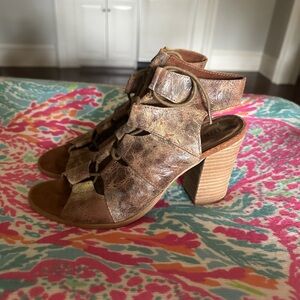 Women's Metallic Brown Lace-Up Block Heel Sandals